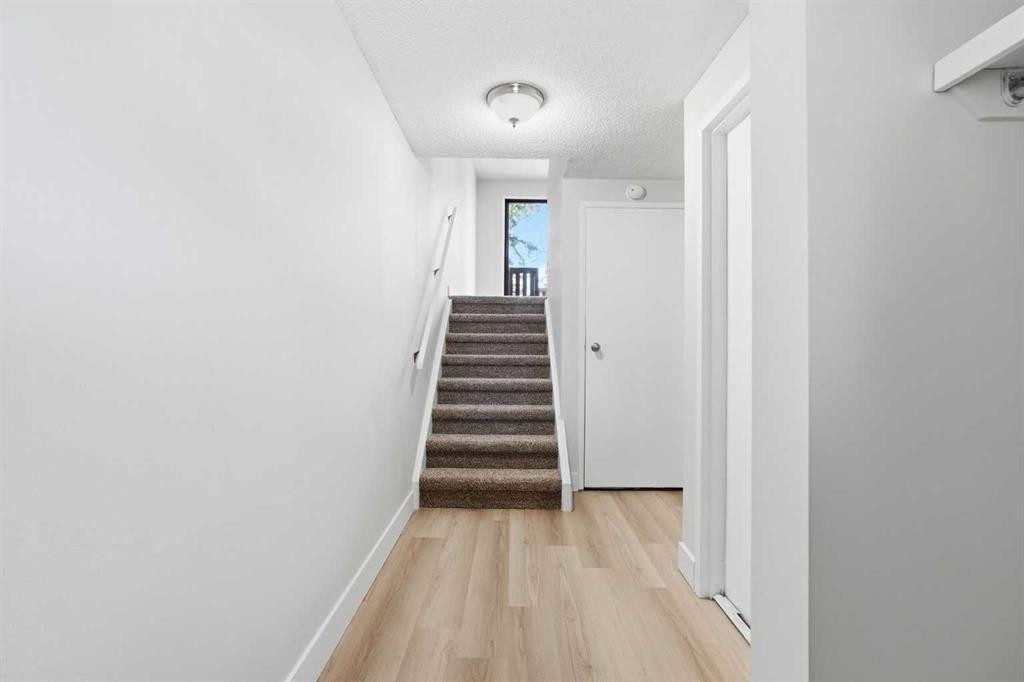 7003 Ranchero Road Nw, Calgary, AB - Indoor Photo Showing Other Room