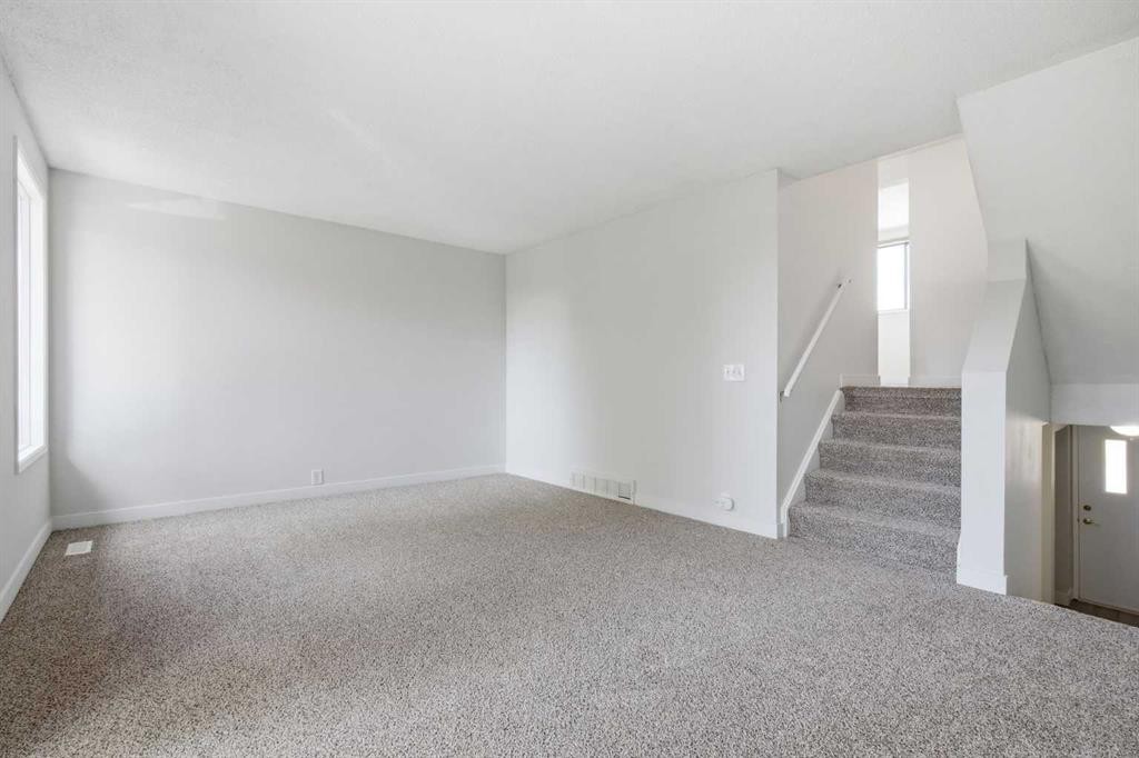 7003 Ranchero Road Nw, Calgary, AB - Indoor Photo Showing Other Room