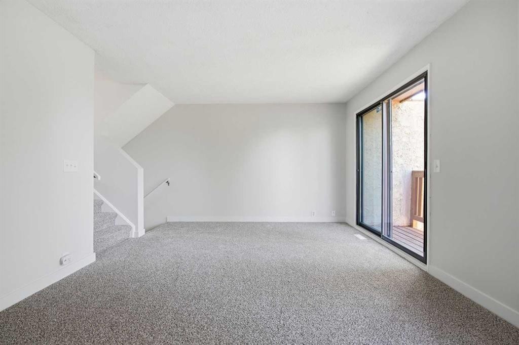 7003 Ranchero Road Nw, Calgary, AB - Indoor Photo Showing Other Room