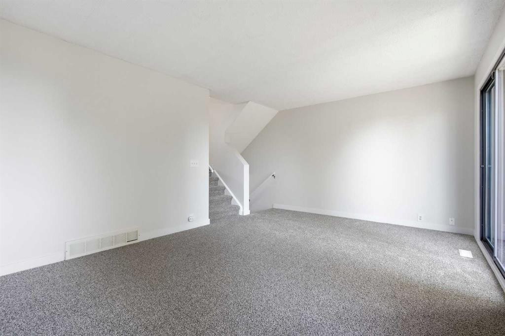 7003 Ranchero Road Nw, Calgary, AB - Indoor Photo Showing Other Room