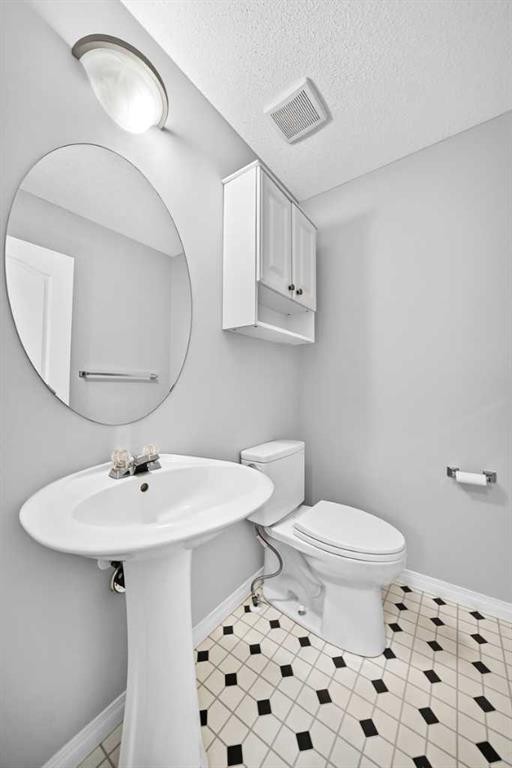 171 Oakmere Green, Chestermere, AB - Indoor Photo Showing Bathroom
