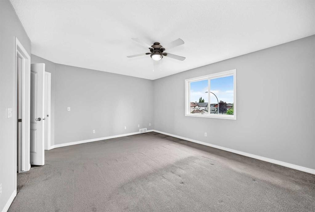 171 Oakmere Green, Chestermere, AB - Indoor Photo Showing Other Room