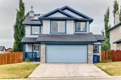 171 Oakmere Green Chestermere, AB T1X 1N4