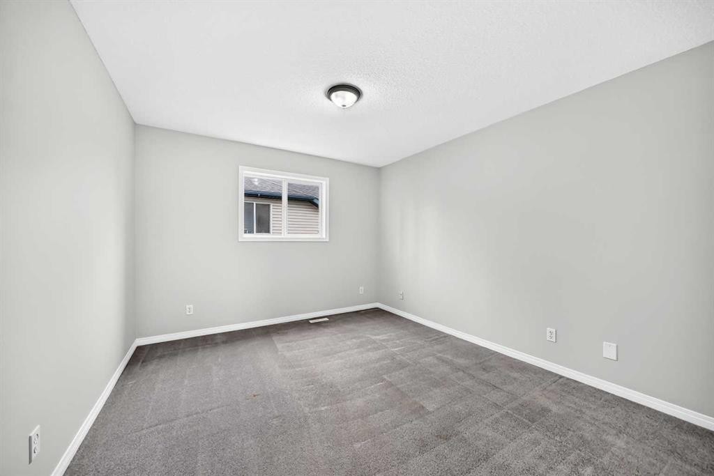 171 Oakmere Green, Chestermere, AB - Indoor Photo Showing Other Room