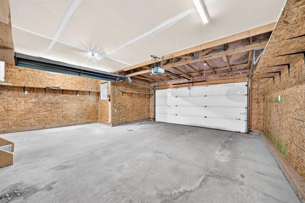 171 Oakmere Green, Chestermere, AB - Indoor Photo Showing Garage