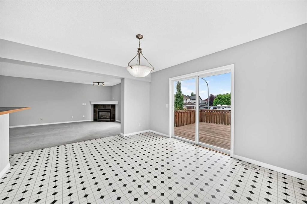 171 Oakmere Green, Chestermere, AB - Indoor Photo Showing Bedroom