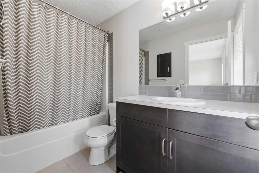 93 Sunvalley Road, Cochrane, AB - Indoor Photo Showing Bathroom