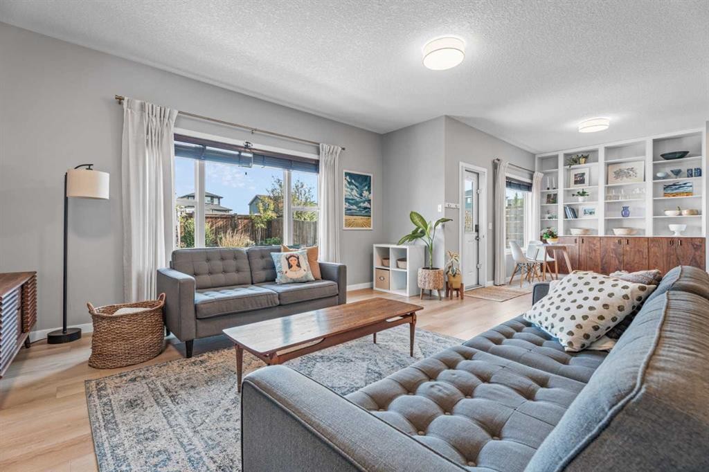 6 Storm Mountain Place, Okotoks, AB - Indoor Photo Showing Living Room