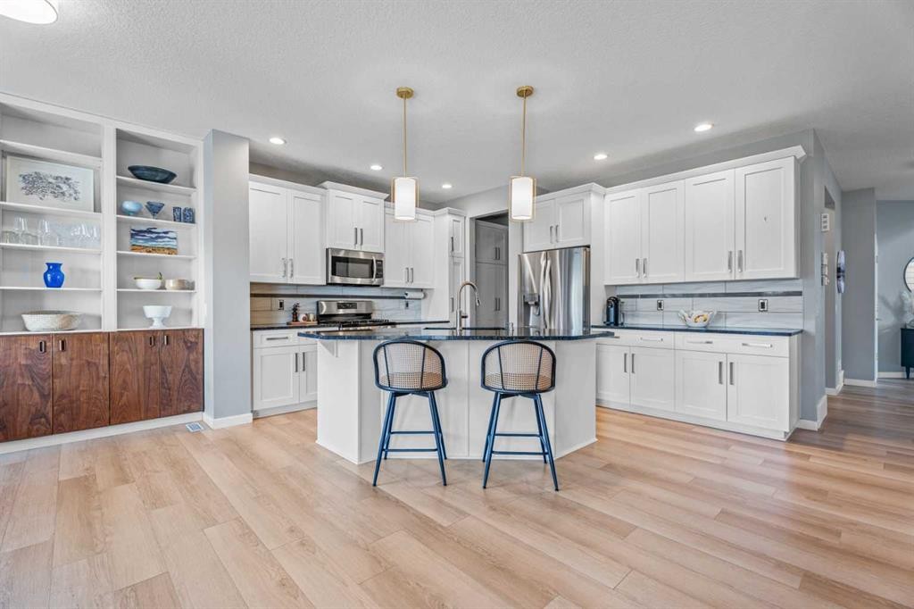 6 Storm Mountain Place, Okotoks, AB - Indoor Photo Showing Kitchen