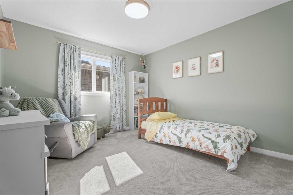 6 Storm Mountain Place, Okotoks, AB - Indoor Photo Showing Bedroom