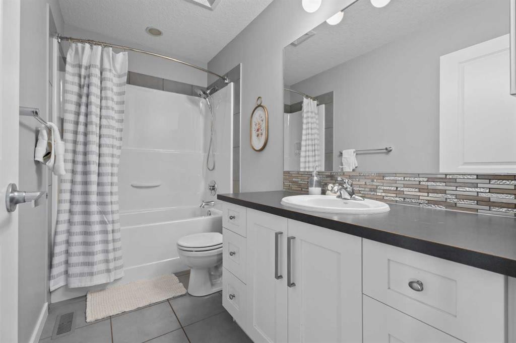 6 Storm Mountain Place, Okotoks, AB - Indoor Photo Showing Bathroom