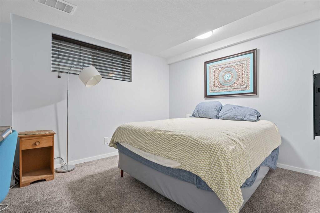 6 Storm Mountain Place, Okotoks, AB - Indoor Photo Showing Bedroom