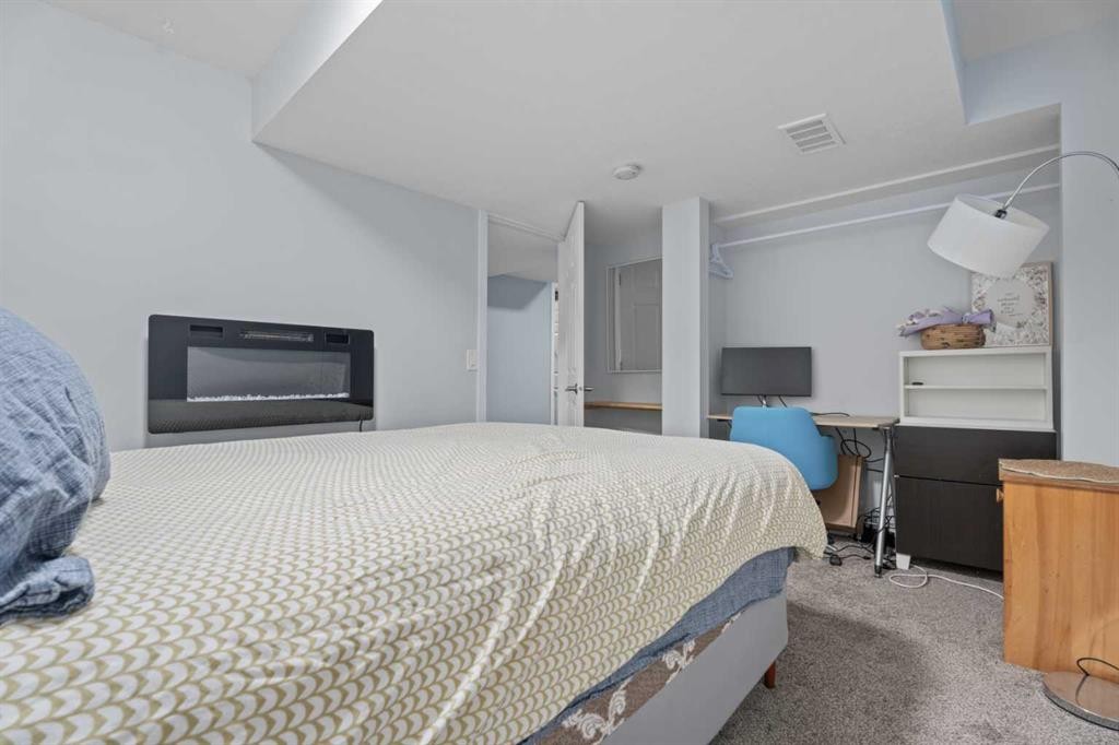 6 Storm Mountain Place, Okotoks, AB - Indoor Photo Showing Bedroom
