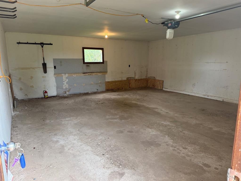 621088 Rge Rd 53 Ne, Fort Assiniboine, AB - Indoor Photo Showing Garage