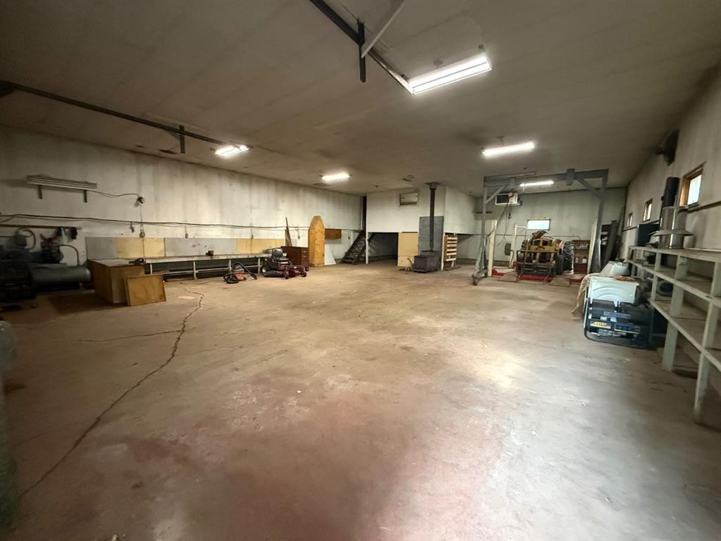 621088 Rge Rd 53 Ne, Fort Assiniboine, AB - Indoor Photo Showing Garage