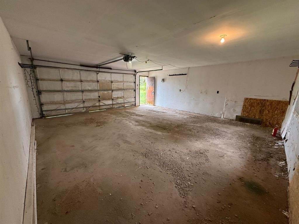 621088 Rge Rd 53 Ne, Fort Assiniboine, AB - Indoor Photo Showing Garage