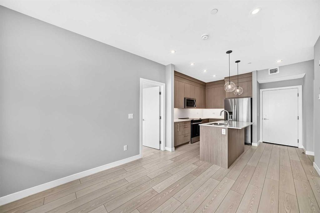 2110-6 Merganser Drive West, Chestermere, AB - Indoor Photo Showing Kitchen