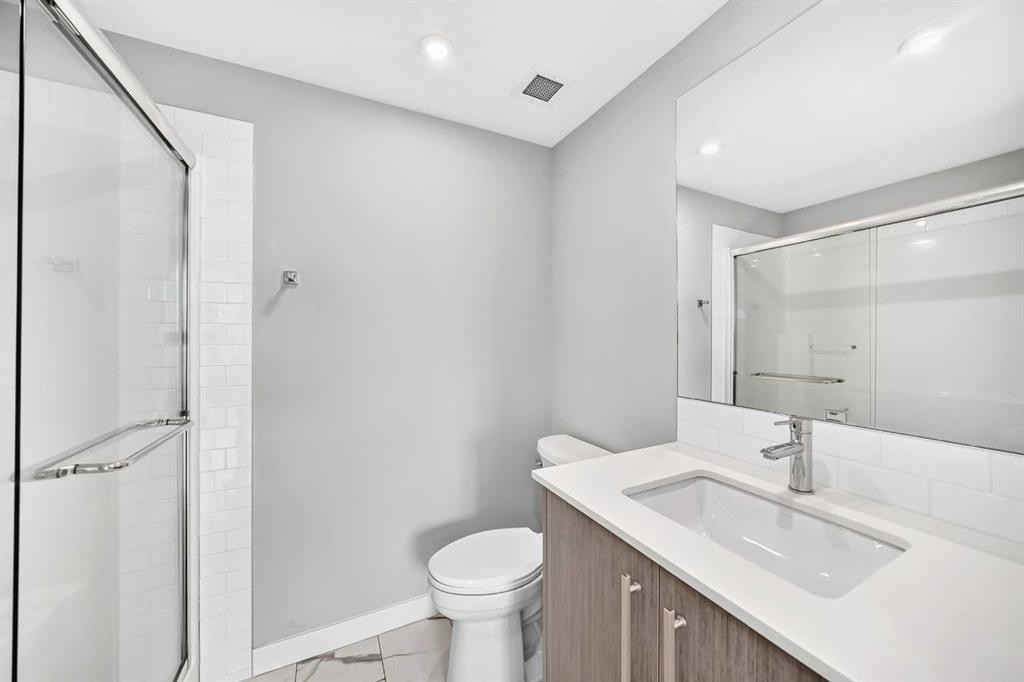 2110-6 Merganser Drive West, Chestermere, AB - Indoor Photo Showing Bathroom