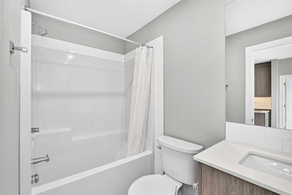 2110-6 Merganser Drive West, Chestermere, AB - Indoor Photo Showing Bathroom