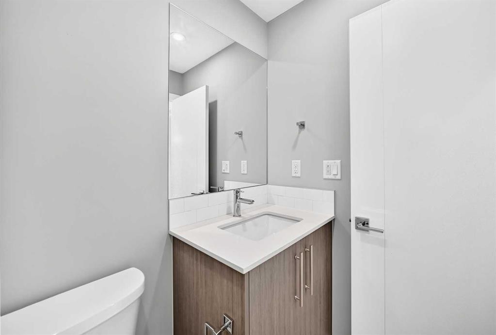 2110-6 Merganser Drive West, Chestermere, AB - Indoor Photo Showing Bathroom