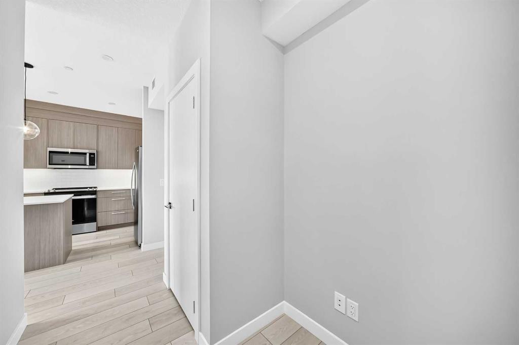 2110-6 Merganser Drive West, Chestermere, AB - Indoor Photo Showing Kitchen