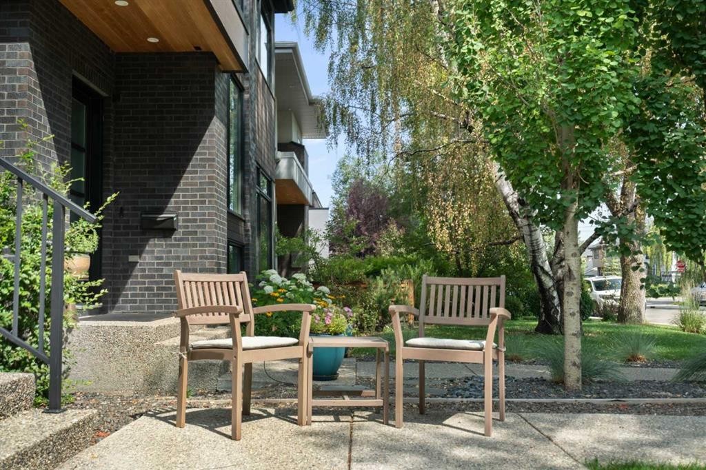 2014 48 Avenue Sw, Calgary, AB - Outdoor