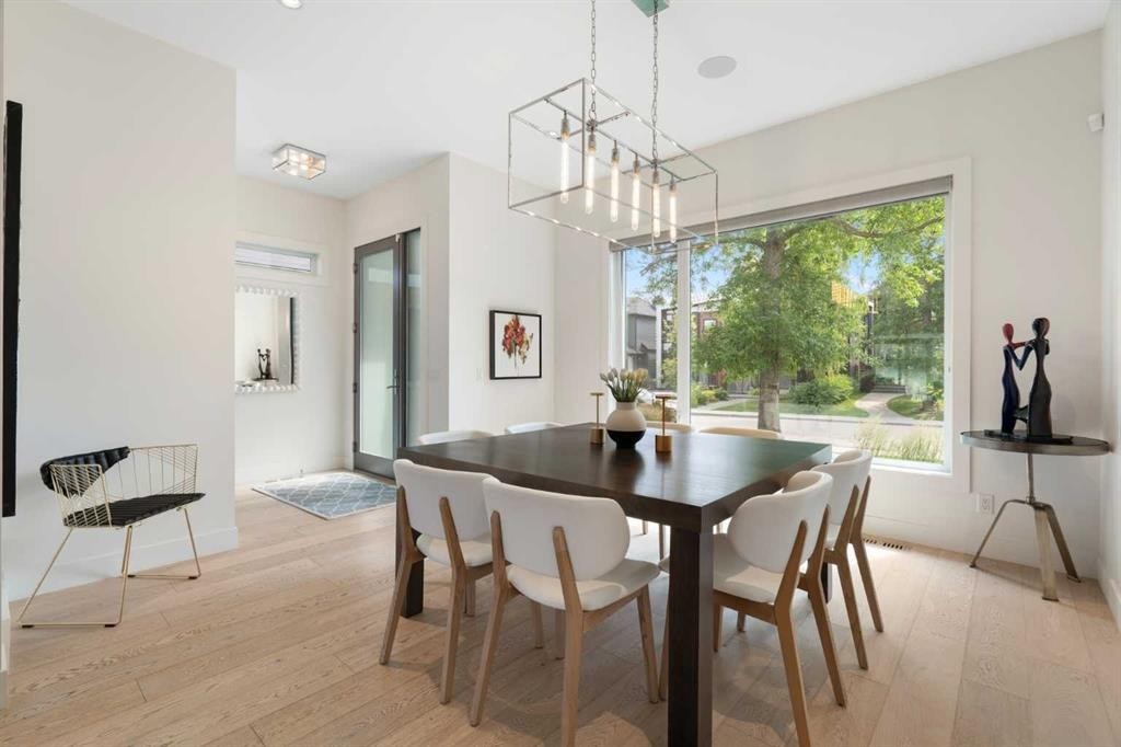 2014 48 Avenue Sw, Calgary, AB - Indoor Photo Showing Dining Room