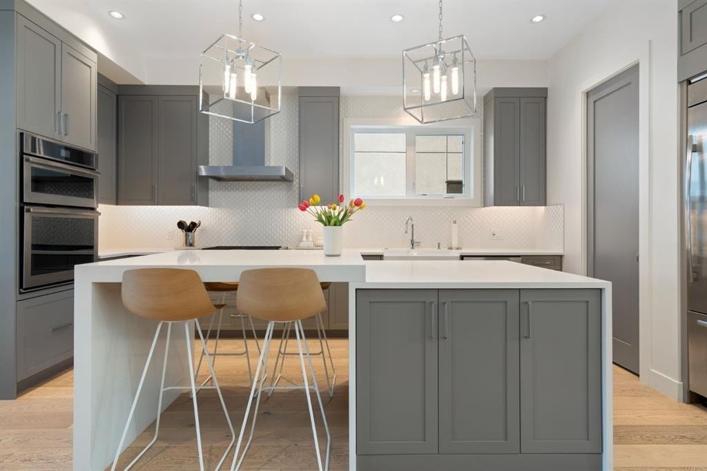 2014 48 Avenue Sw, Calgary, AB - Indoor Photo Showing Kitchen With Upgraded Kitchen