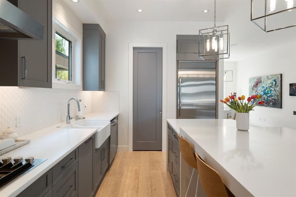 2014 48 Avenue Sw, Calgary, AB - Indoor Photo Showing Kitchen With Stainless Steel Kitchen With Upgraded Kitchen