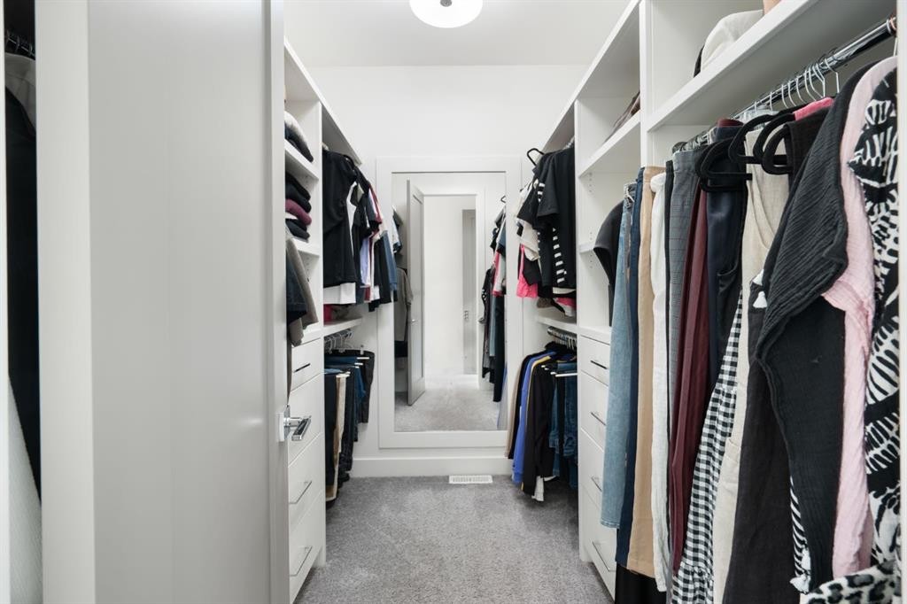 2014 48 Avenue Sw, Calgary, AB - Indoor With Storage