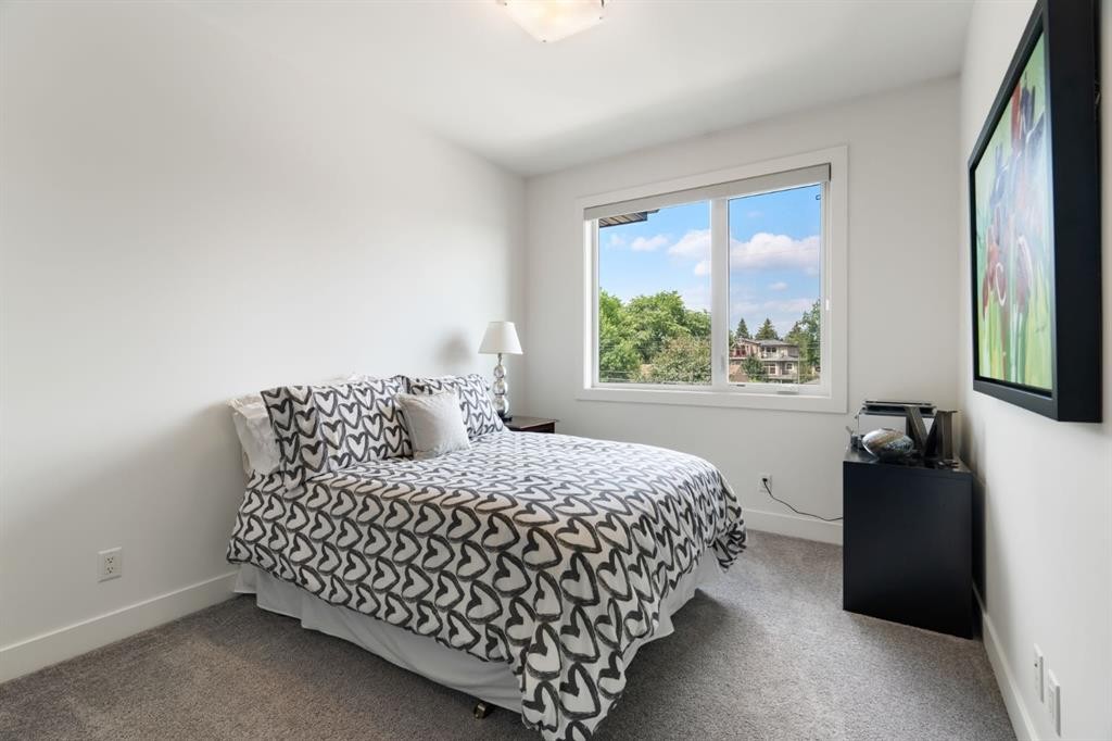 2014 48 Avenue Sw, Calgary, AB - Indoor Photo Showing Bedroom