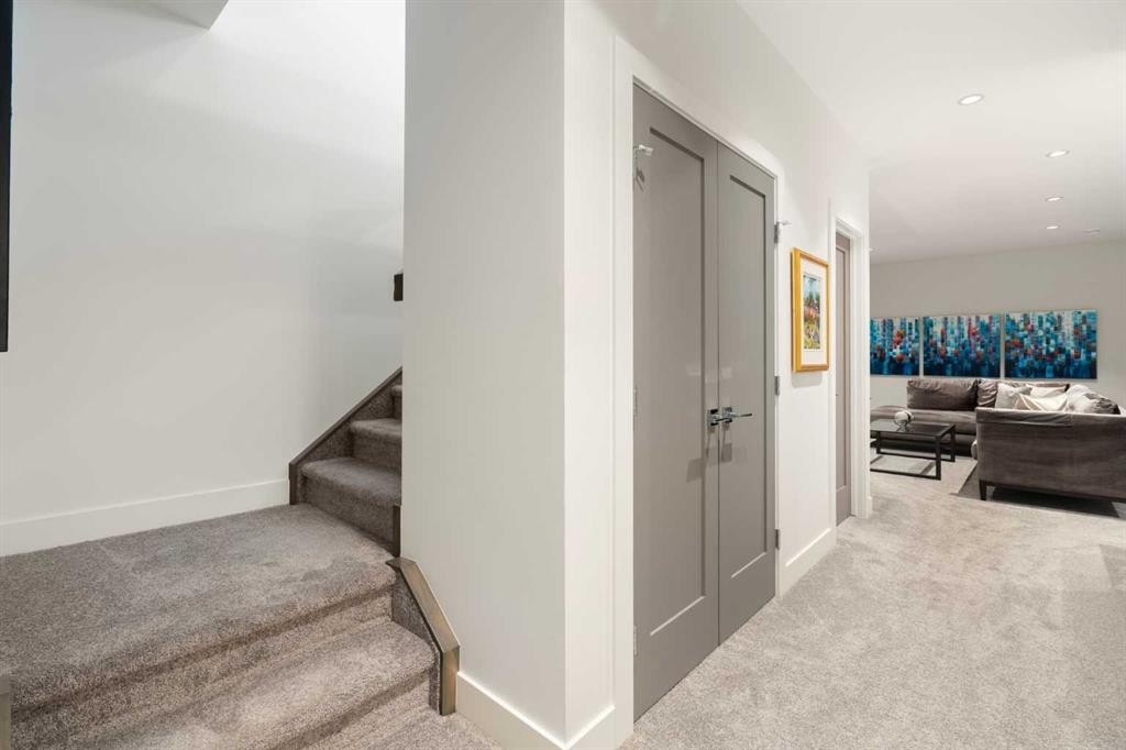 2014 48 Avenue Sw, Calgary, AB - Indoor Photo Showing Other Room
