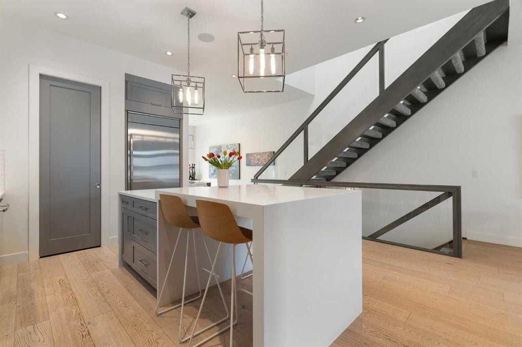 2014 48 Avenue Sw, Calgary, AB - Indoor