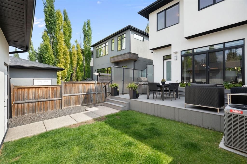 2014 48 Avenue Sw, Calgary, AB - Outdoor With Exterior