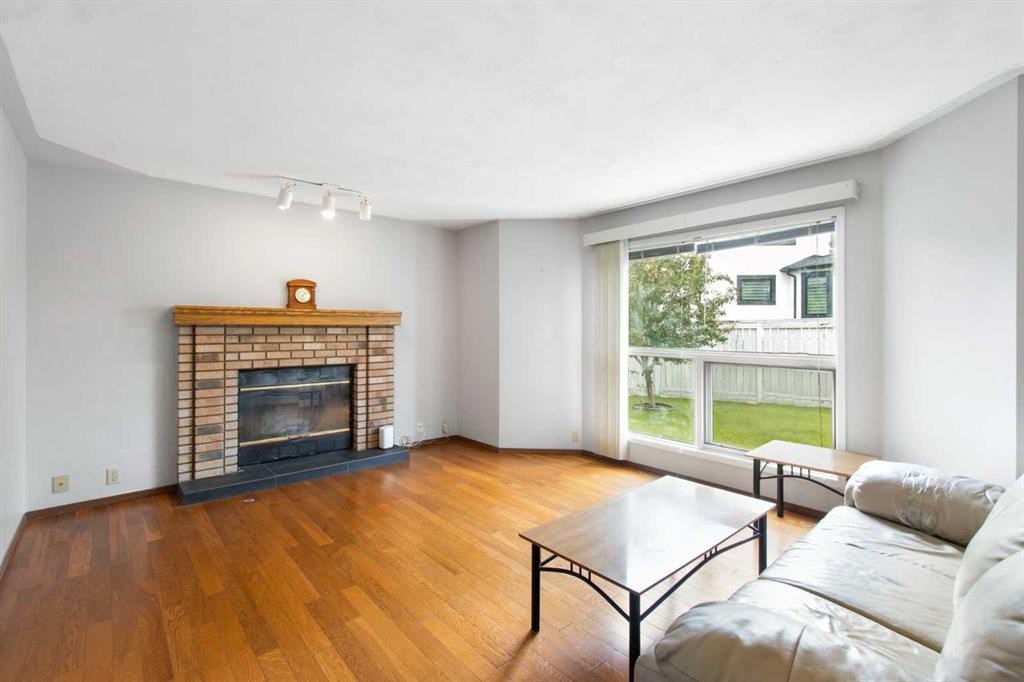 32 Del Rio Place Ne, Calgary, AB - Indoor Photo Showing Living Room With Fireplace