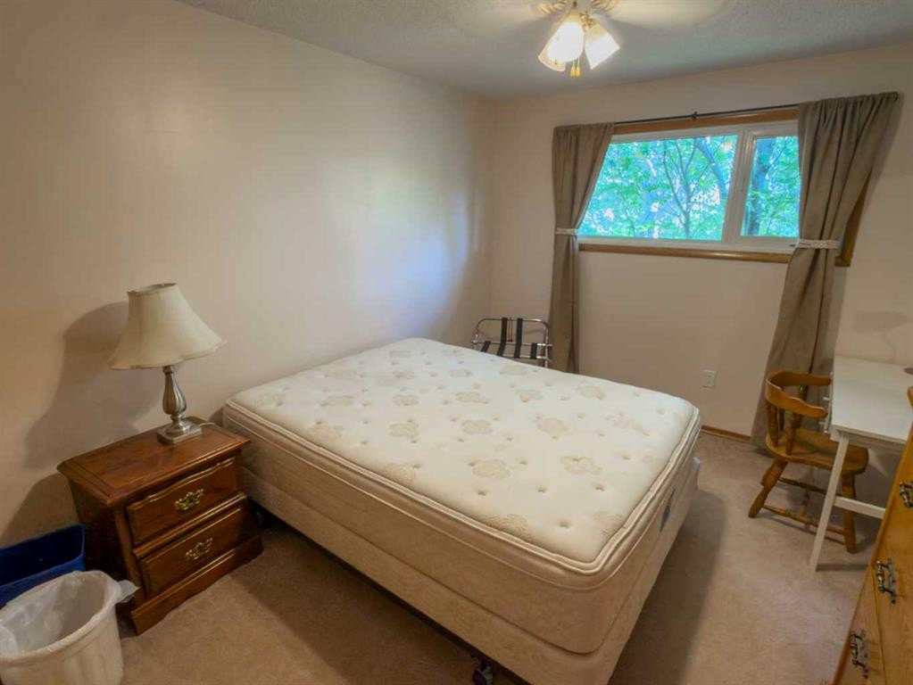 283036 Range Road 202, Rural Kneehill County, AB - Indoor Photo Showing Bedroom