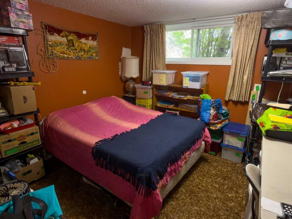 283036 Range Road 202, Rural Kneehill County, AB - Indoor Photo Showing Bedroom