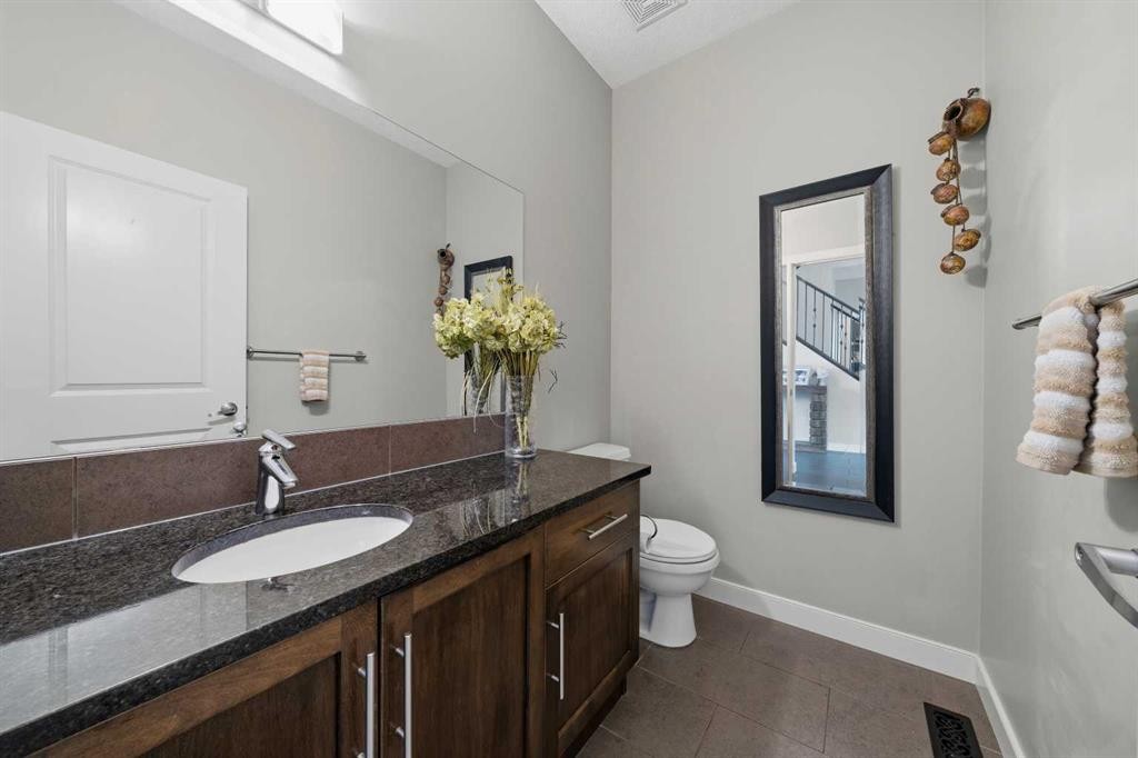 4 Drake Landing Gate, Okotoks, AB - Indoor Photo Showing Bathroom