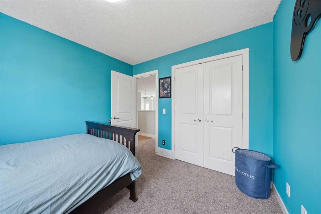 4 Drake Landing Gate, Okotoks, AB - Indoor Photo Showing Bedroom