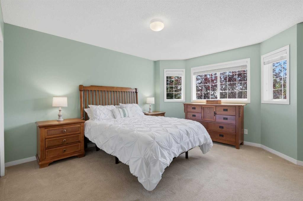 140 Hidden Point Nw, Calgary, AB - Indoor Photo Showing Bedroom