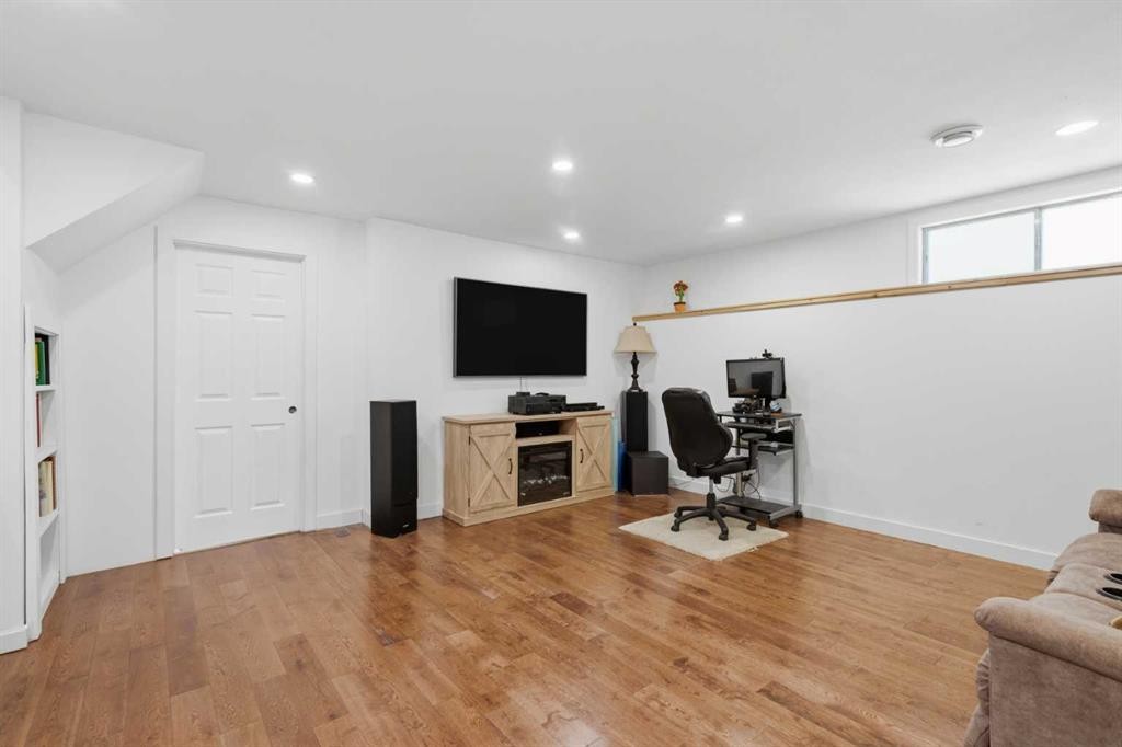 140 Hidden Point Nw, Calgary, AB - Indoor