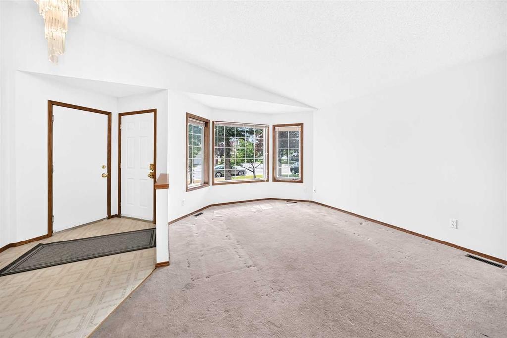 396 Hawkstone Drive Nw, Calgary, AB - Indoor Photo Showing Other Room