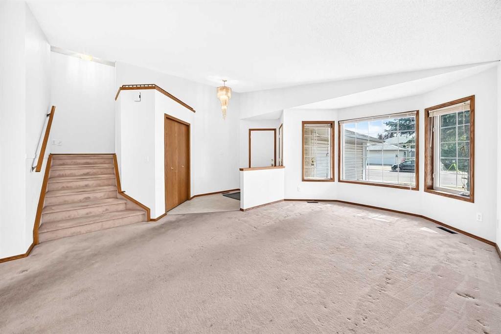 396 Hawkstone Drive Nw, Calgary, AB - Indoor Photo Showing Other Room