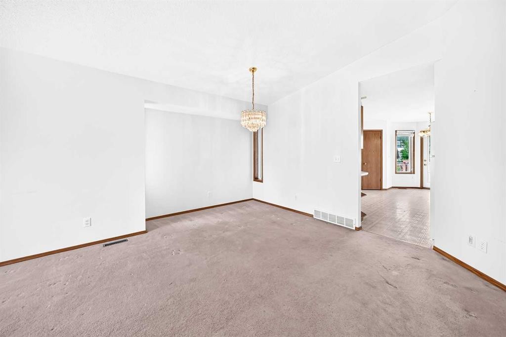 396 Hawkstone Drive Nw, Calgary, AB - Indoor Photo Showing Other Room