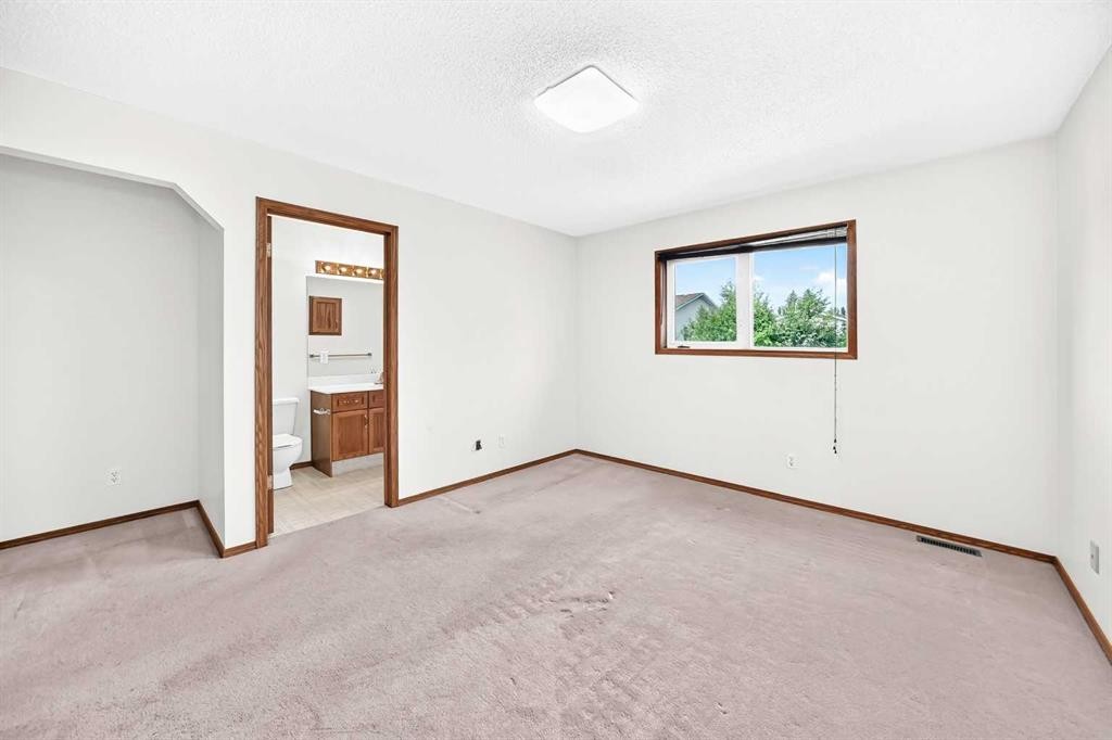 396 Hawkstone Drive Nw, Calgary, AB - Indoor Photo Showing Other Room