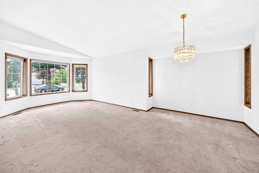 396 Hawkstone Drive Nw, Calgary, AB - Indoor Photo Showing Other Room