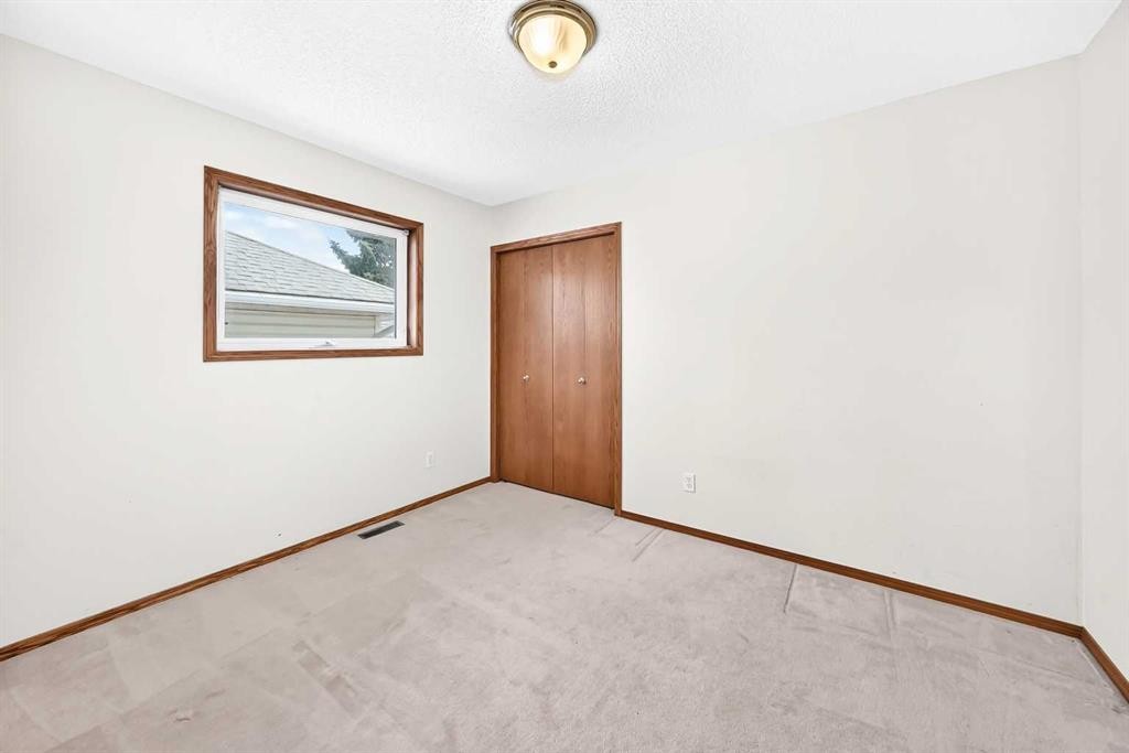 396 Hawkstone Drive Nw, Calgary, AB - Indoor Photo Showing Other Room