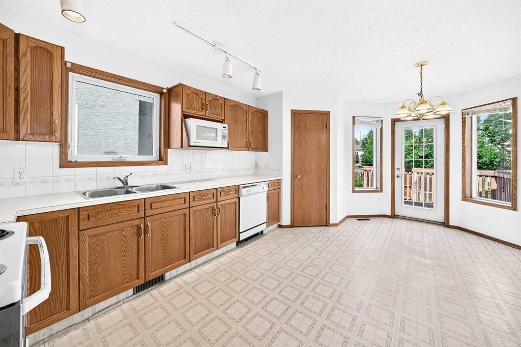 396 Hawkstone Drive Nw, Calgary, AB - Indoor Photo Showing Kitchen With Double Sink