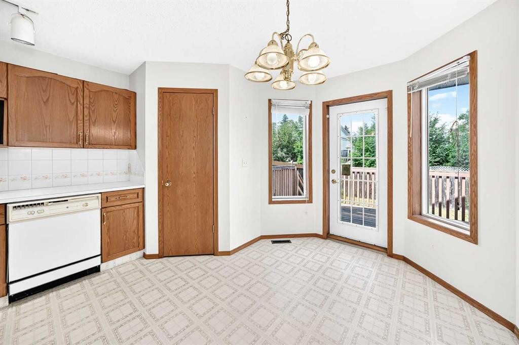 396 Hawkstone Drive Nw, Calgary, AB - Indoor
