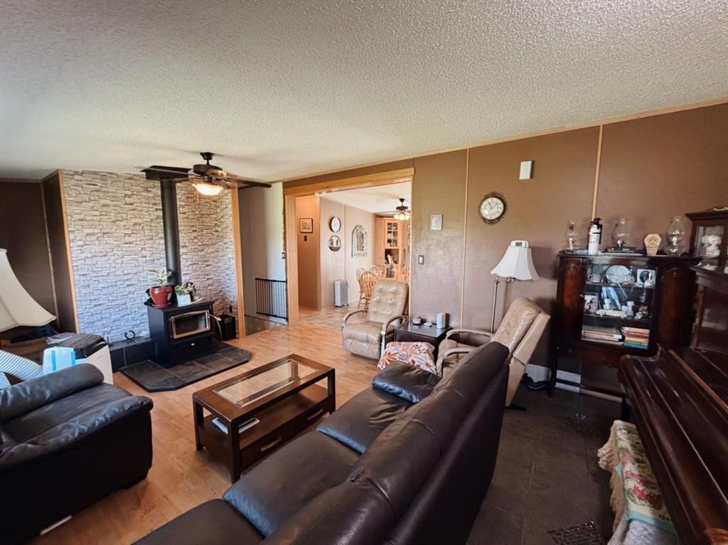 4142 Township Road 290, Rural Mountain View County, AB - Indoor Photo Showing Living Room
